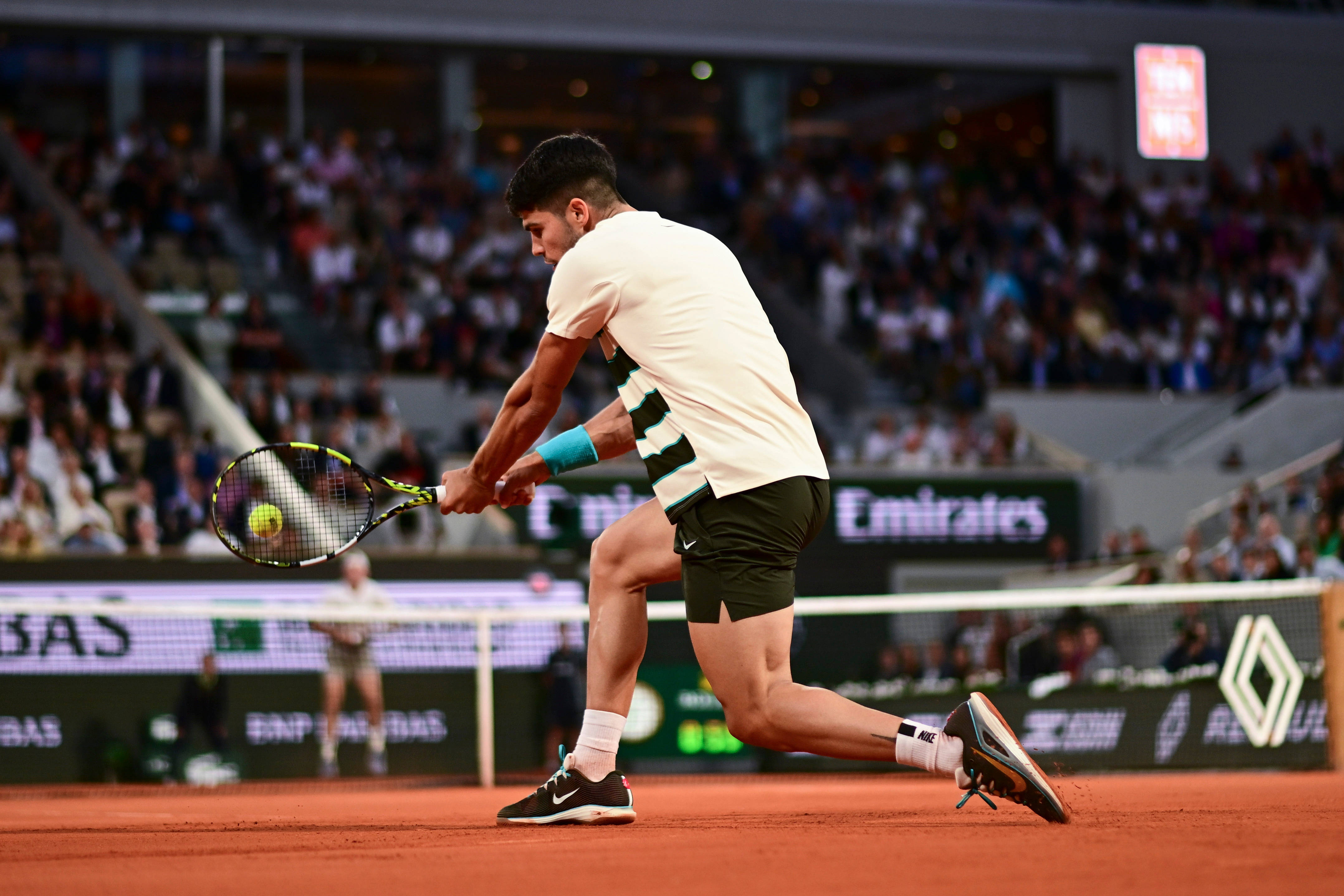 澳大利亚网球队强势日本网球队，阿尔卡拉斯高光表现