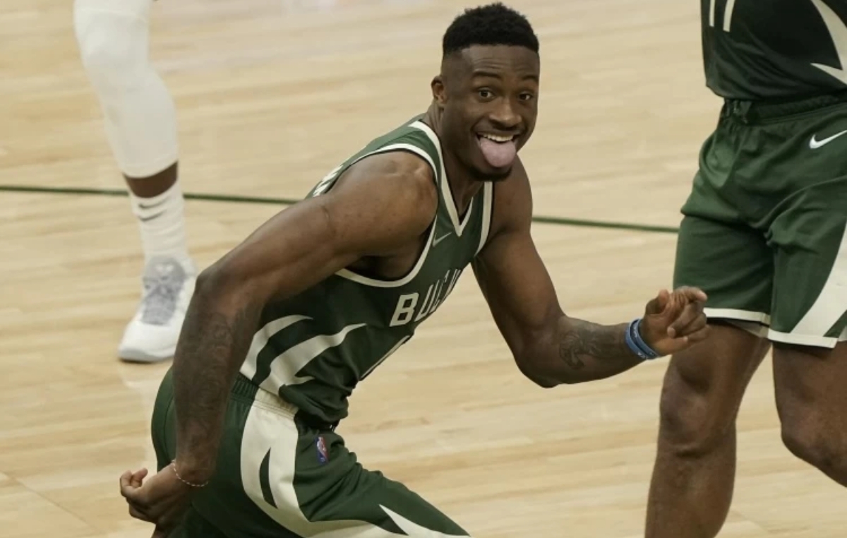 关于热火B队逆转雷霆，字母哥打破历史纪录的信息