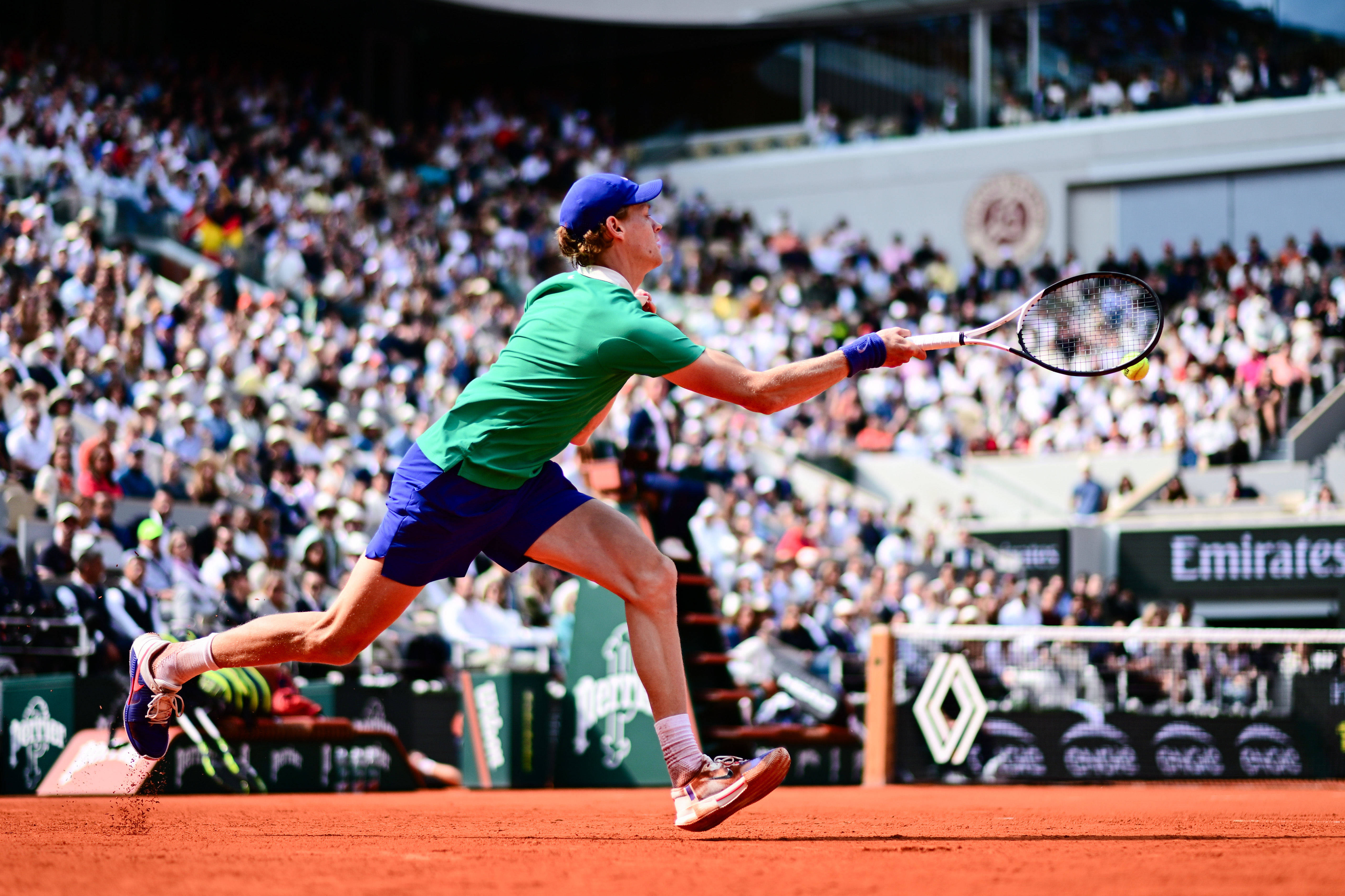 包含西班牙网球队绝地反击美国网球队，阿尔卡拉斯关键制胜的词条