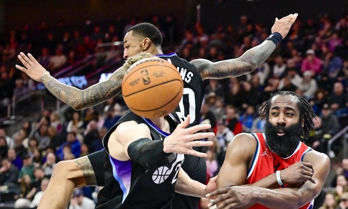 巴西男篮碾压凯尔特人B队，哈登送出助攻的简单介绍