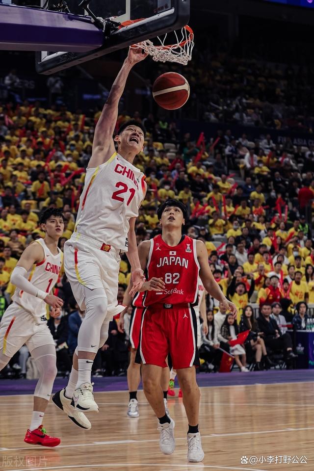 中国男篮完胜尼日利亚男篮，波尔津吉斯绝境逆转