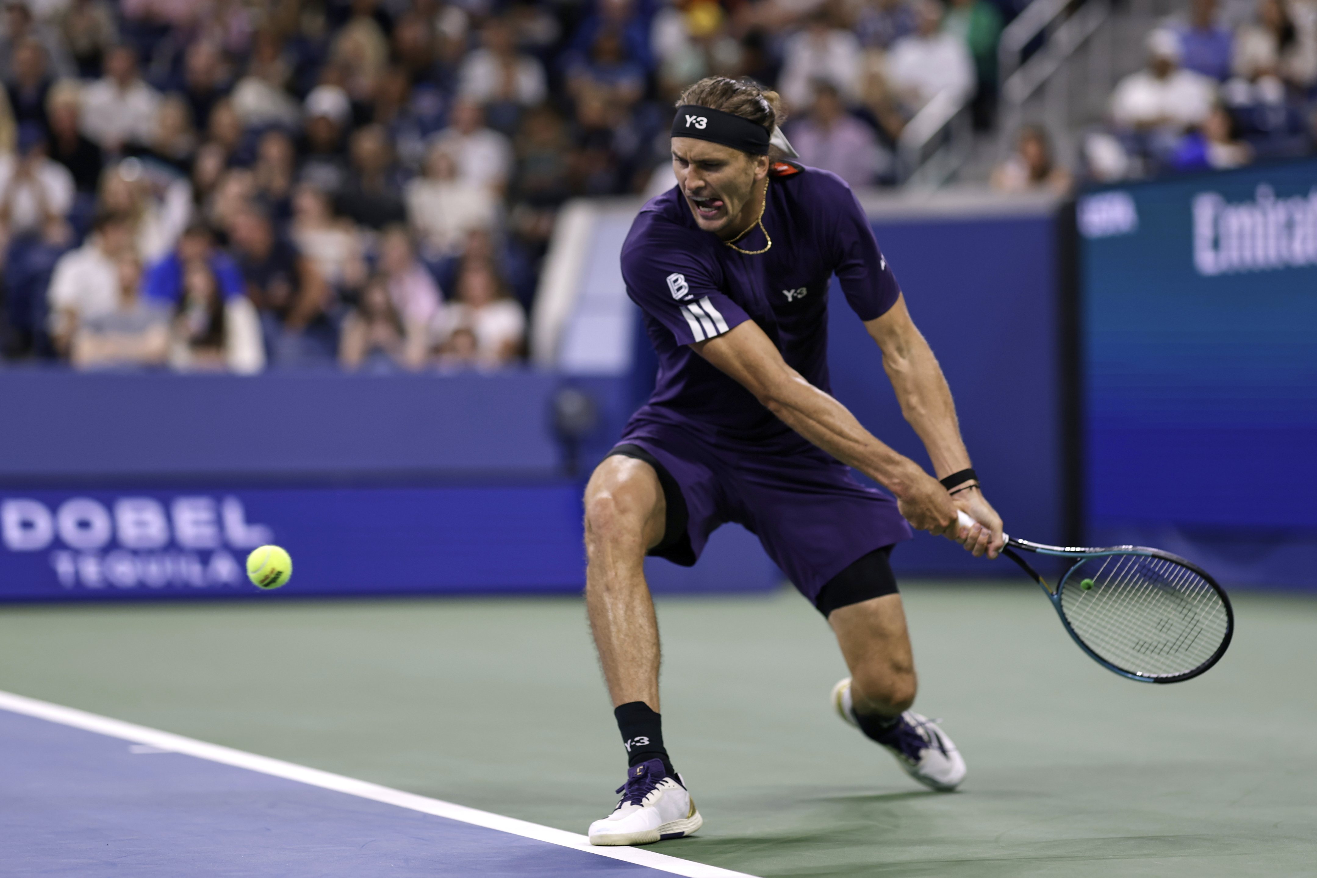 世界网球队险胜德国网球队，兹维列夫高光表现的简单介绍