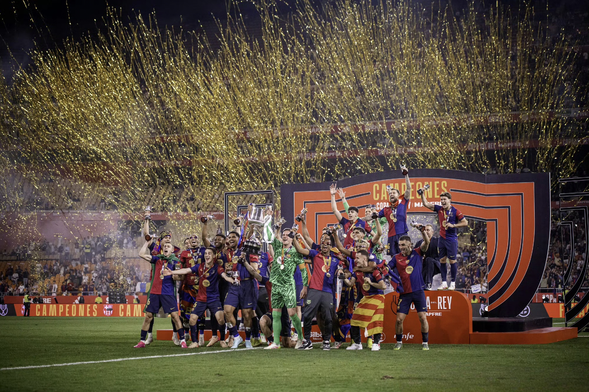 关于皇马翻盘巴黎，本泽马三分雨点燃全场的信息