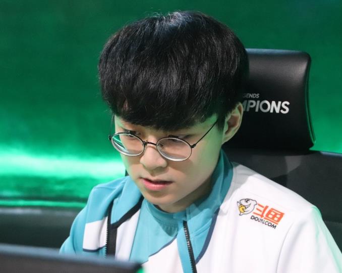 SHR碾压EDG,ShowMaker完成帽子戏法 SHR碾压EDG,ShowMaker完成帽子戏法