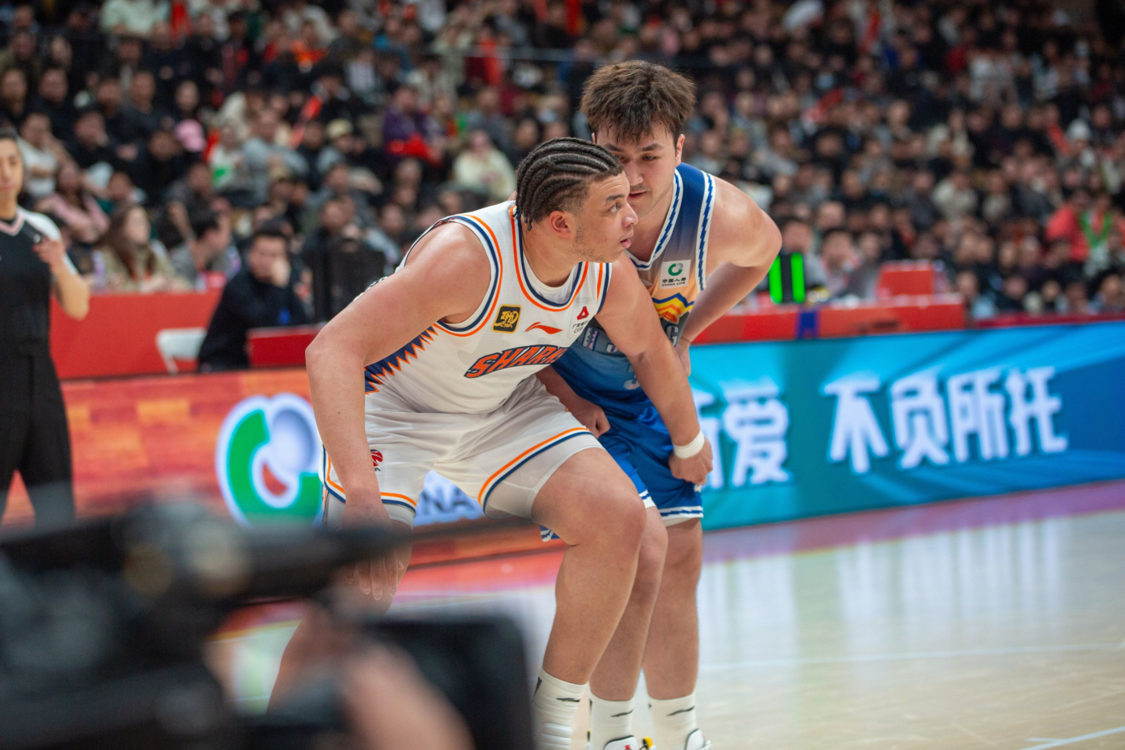 包含大外援表现突出，球队获得胜利的词条