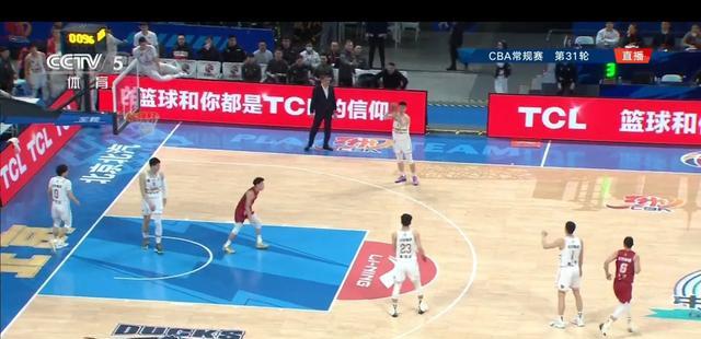 CBA比赛中发生了一场激烈的角逐的简单介绍