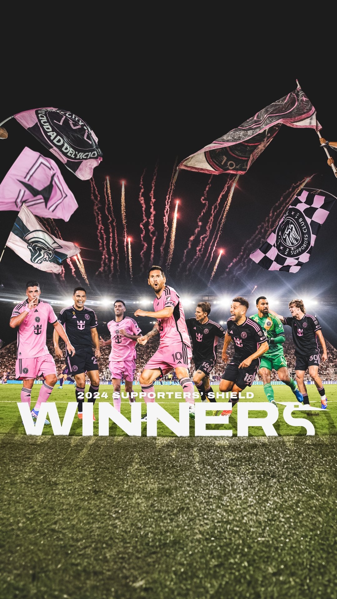 马赛球迷欢庆胜利，为球队喝彩