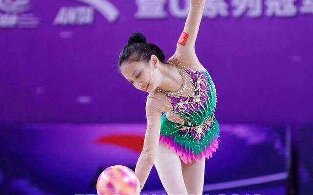 关于体操新秀惊艳亮相,实力不俗的信息 关于体操新秀惊艳亮相,实力不俗的信息