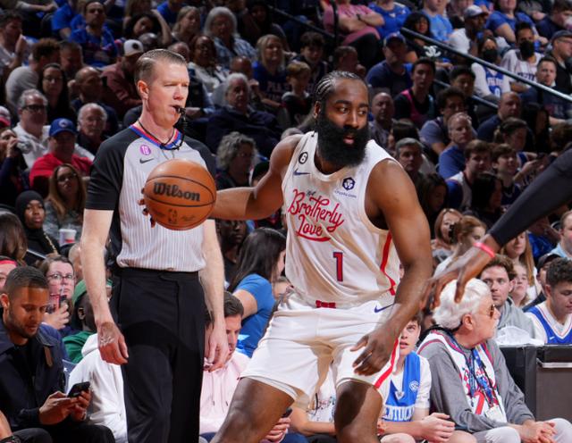 关于热火逆袭马刺，豪取三连胜锁定季后赛席位的信息