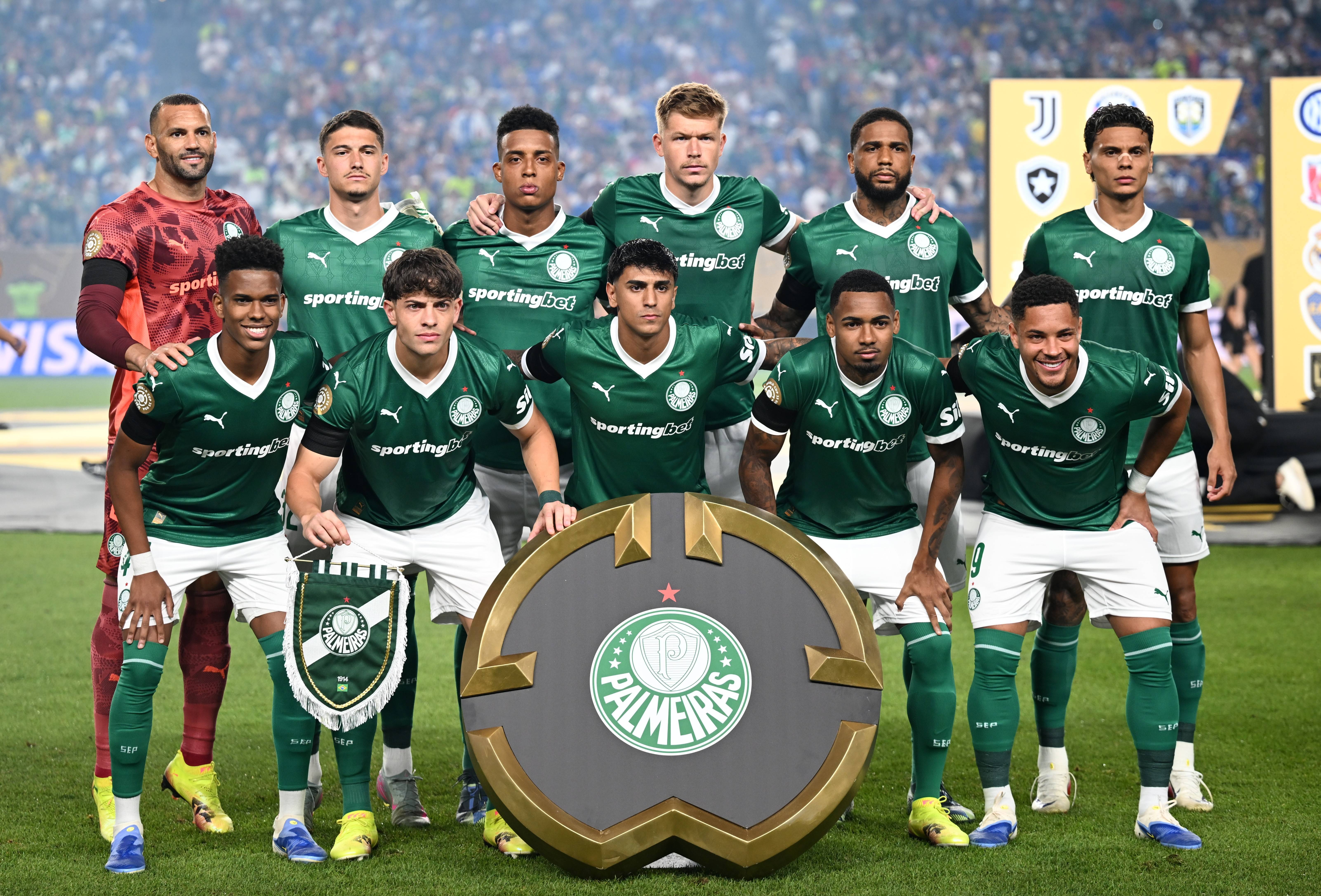 包含切尔西实现五连胜，全面占据积分榜首位的词条