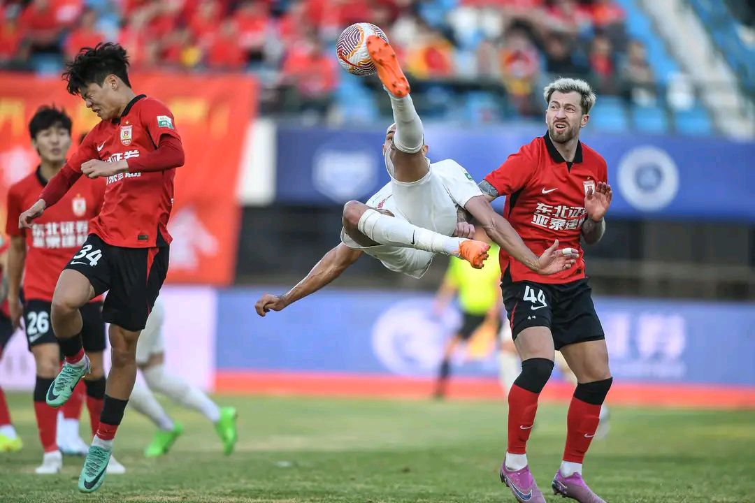 门兴格拉德巴赫客场击败汉堡，取得新赛季首胜的简单介绍