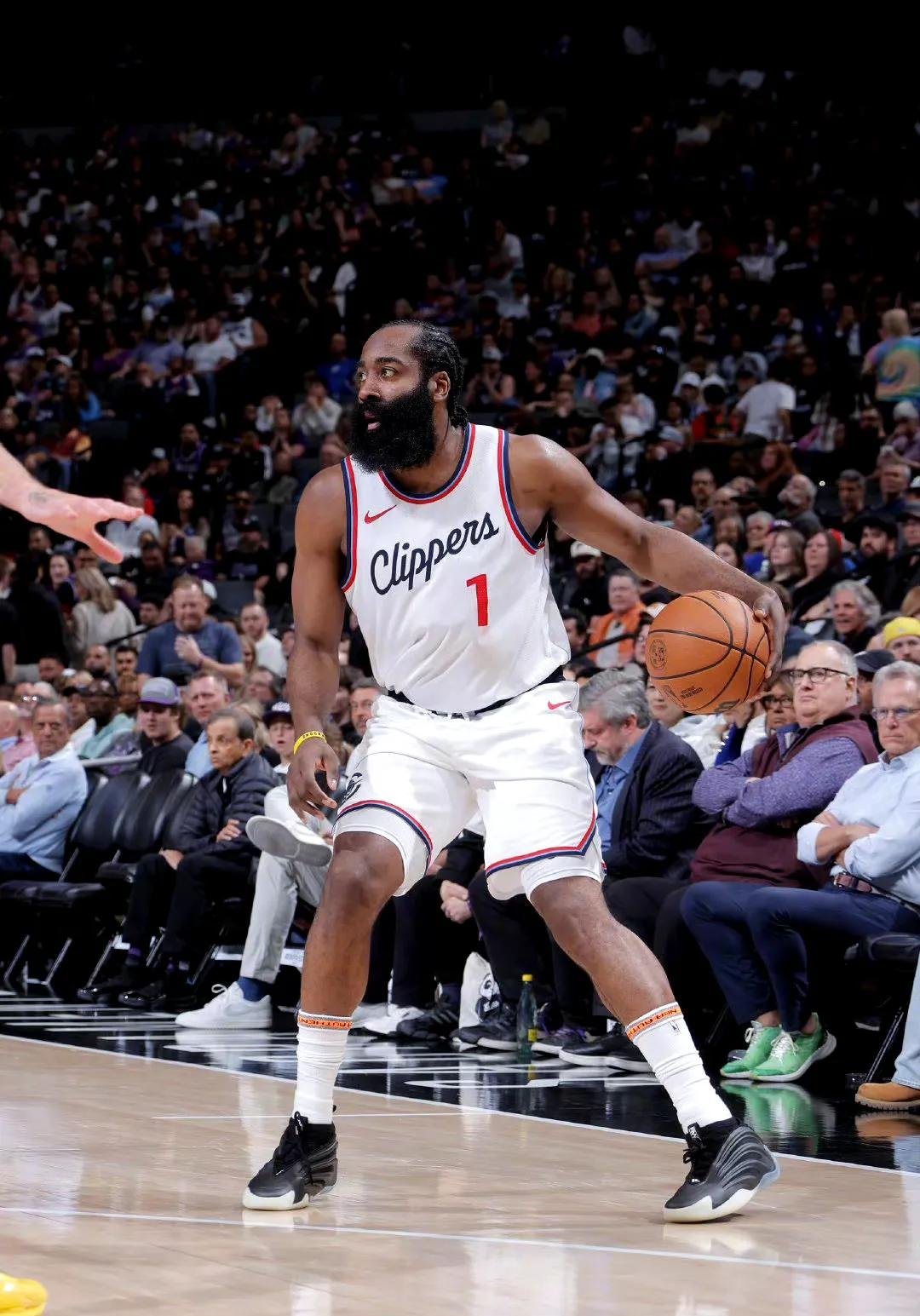 关于公牛横扫魔术，伦纳德打破历史纪录的信息