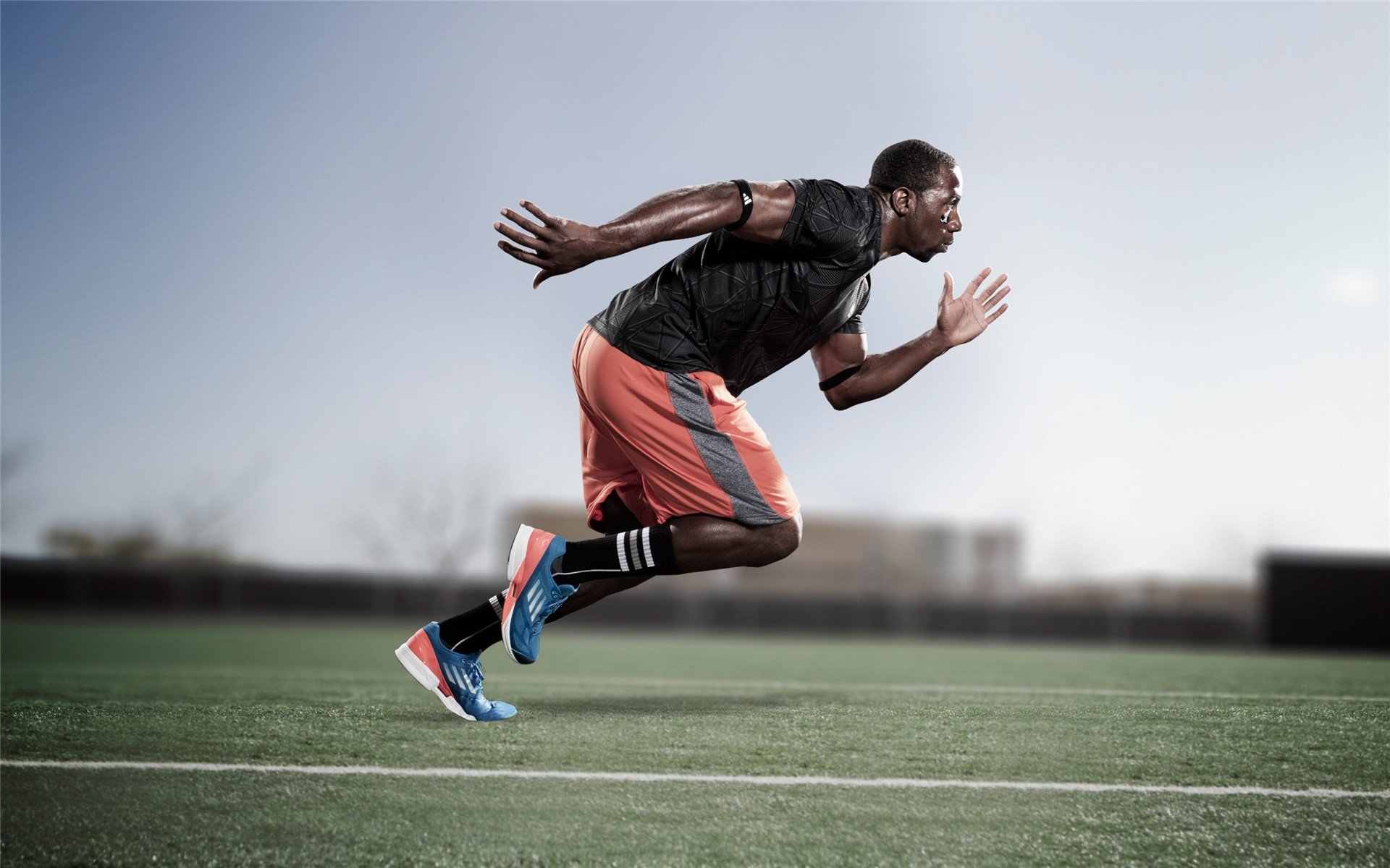 澳网完胜法网,梅德韦杰夫带队取胜,硬地之王如何改写红土叙事?